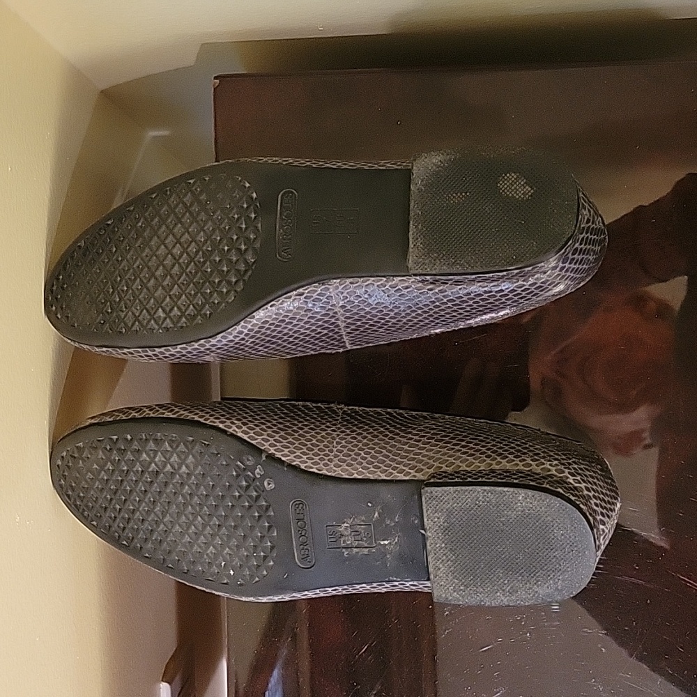 Shoes - Picture 4 of 6